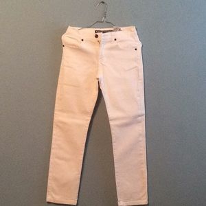 They are really good white jeans